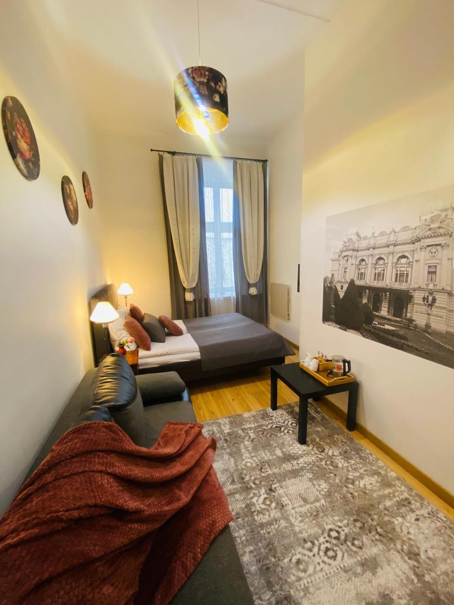 & Apartament *